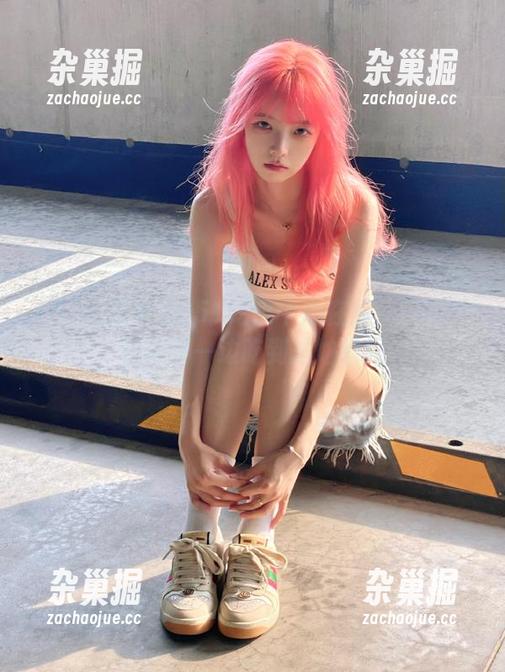 51吃瓜中心在线：一边大快朵颐一边吃到尴尬瞬间