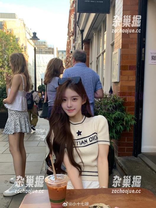 52吃瓜 在52吃瓜app里,吃瓜不如说瓜,不过我还是挺想吃的!