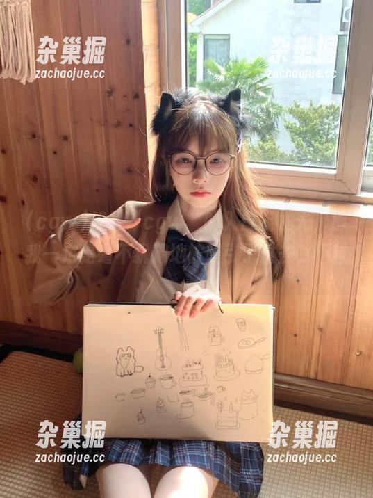cgw 如果“cgw”的入口能发光,那我一定是毫不犹豫地被吸引了过去,不过…