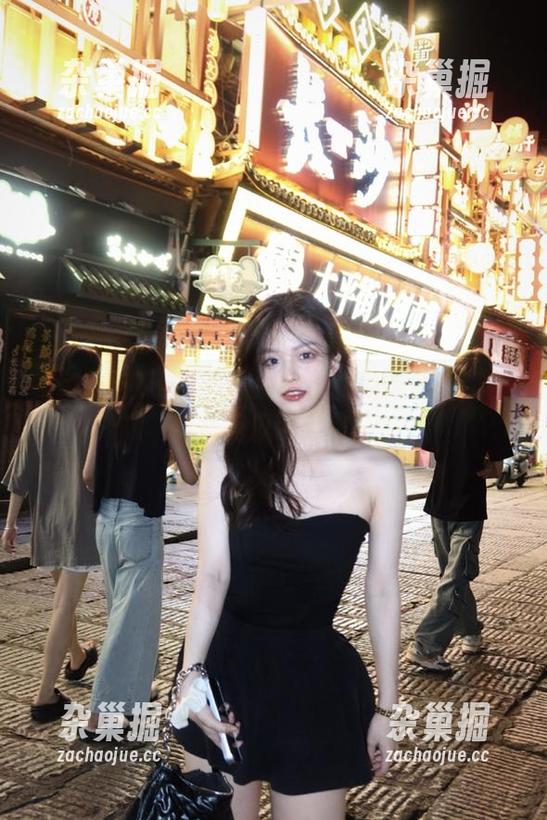 免费吃瓜网 干脆分享你的瓜味体验!在免费吃瓜网等你!