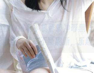 捧着手机登录冲哥黑料cg1，看着‘精选’状态不断刷新，乐趣满满！