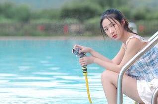冲哥黑料苹果版，疯狂追踪小小鱼的奇怪日常，乐趣无穷！