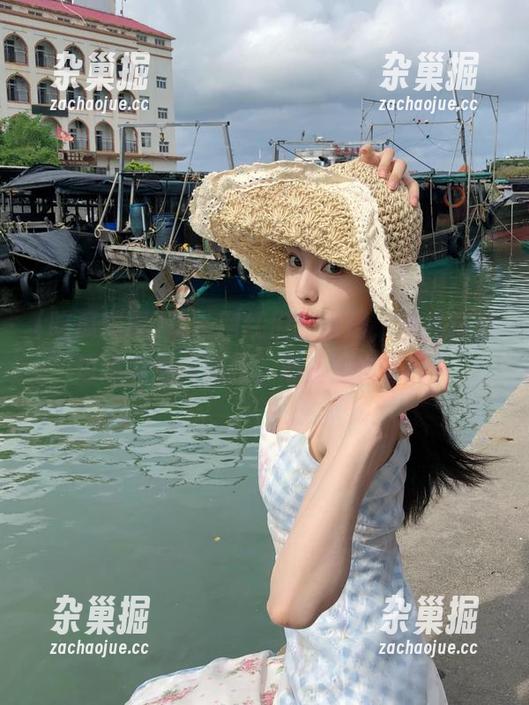吃瓜爆料 观看网红们的直播,仿佛在旁边吃瓜爆料的我,心里暗自高兴!
