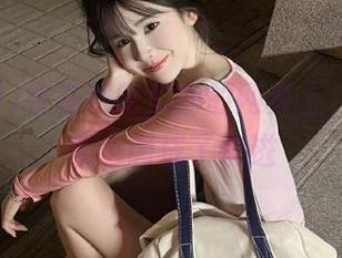 在在线吃瓜网的网页上，时间仿佛也调成了快进