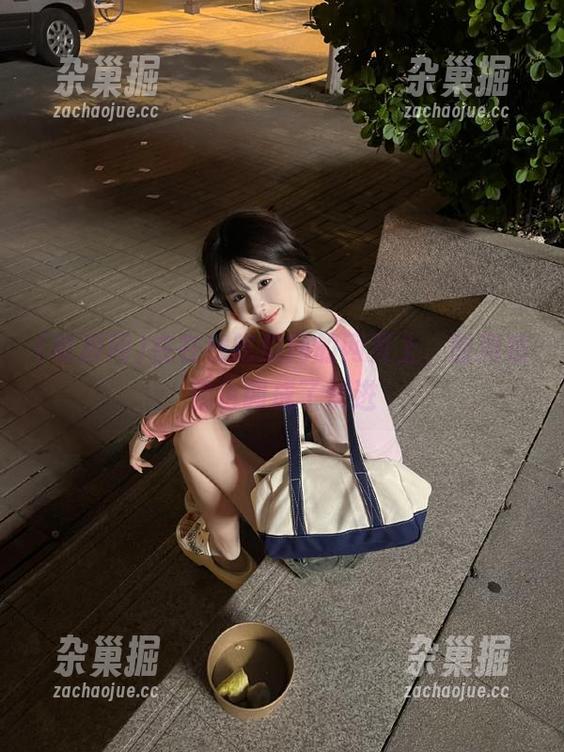 吃瓜网 在在线吃瓜网的网页上,时间仿佛也调成了快进