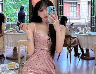这入口怪有趣的，吃瓜网上的红黑料仿佛都有了共享的神秘感。