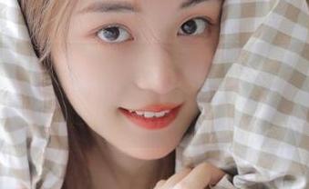 观看吃瓜网红翻车现场，下载后封存经典时刻！