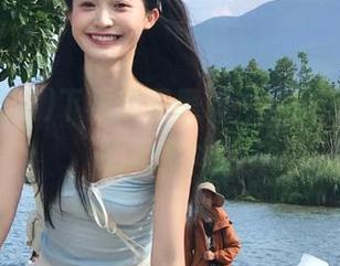 下载明星黑料，给你个够讽刺的观影体验