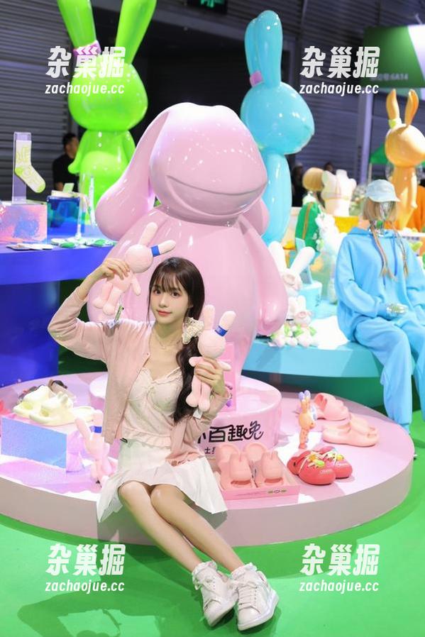 黑料社 黑料社最新更新,黑料哥的“脑洞”开得超大,我跟不上他的节奏。