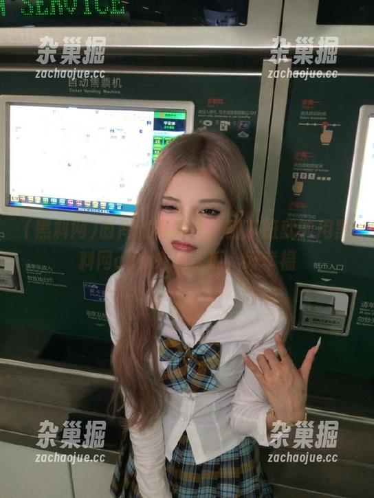 黑料网 时间过得真快,刚下班就能用黑料网app来场吃瓜,好幸福